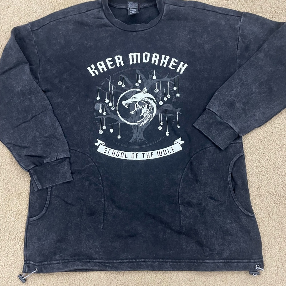 Netflix The Witcher Black stonewashed Sweatshirt with pockets